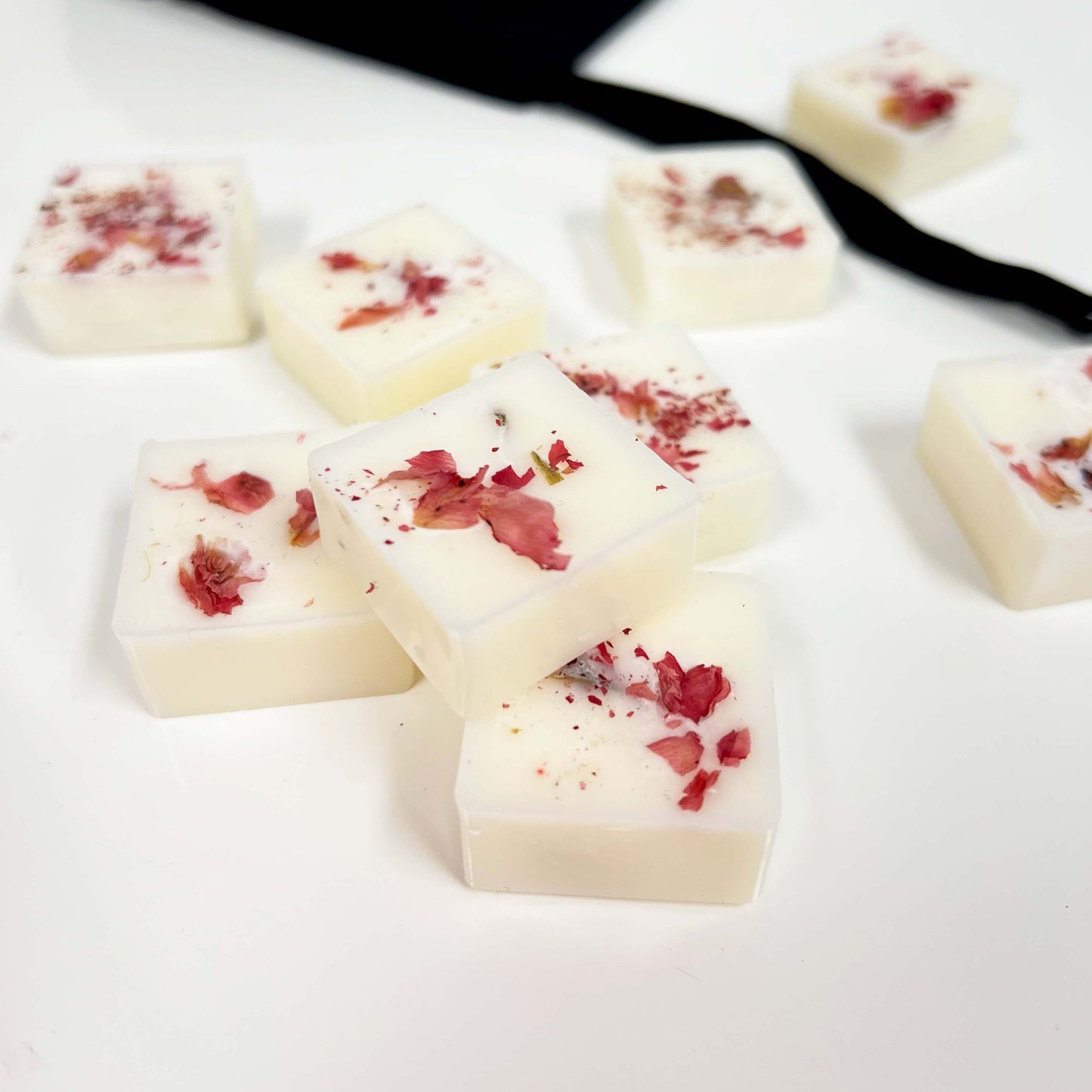 Rose petal soy wax melts | The Luxe Candle Co